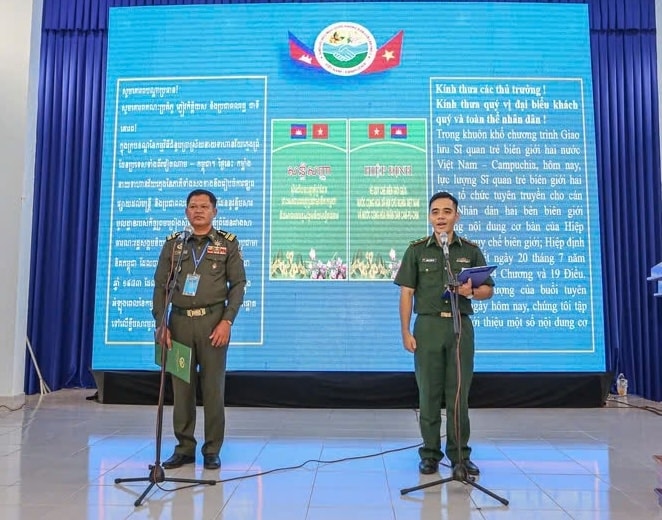 Nội dung tuyên truyền được chuyển tải song ngữ Việt Nam và  campuchia 
