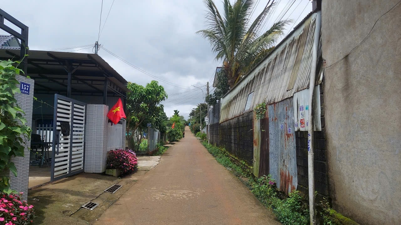 Một đoạn đường ở khu dân cư Đạ Nghịch Một đoạn đường ở khu dân cư Đạ Nghịch