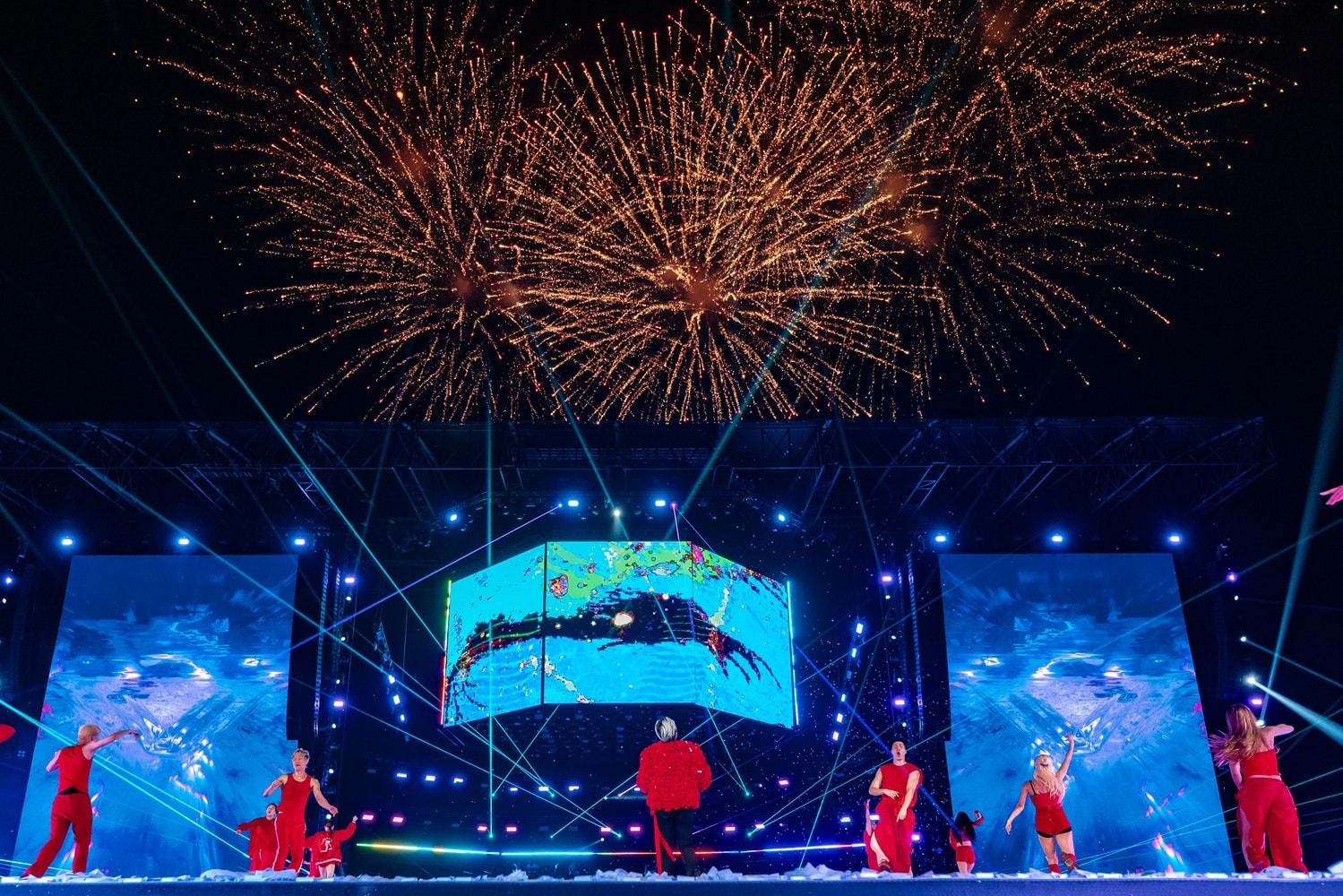 Để đưa được world tour của “biểu tượng châu Á” G-DRAGON về Việt Nam, 8WONDER - thương hiệu đại nhạc hội do Vingroup sáng lập đã đóng vai trò cầu nối chiến lược và phải vượt qua vô vàn hàng rào tiêu chuẩn khắt khe. Để đưa được world tour của “biểu tượng châu Á” G-DRAGON về Việt Nam, 8WONDER - thương hiệu đại nhạc hội do Vingroup sáng lập đã đóng vai trò cầu nối chiến lược và phải vượt qua vô vàn hàng rào tiêu chuẩn khắt khe.