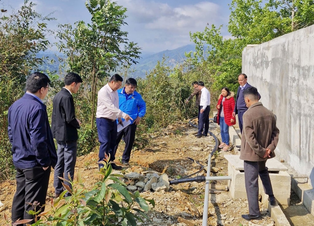 Ban Dân tộc - HĐND tỉnh Cao Bằng kiểm tra công trình nước sinh hoạt tại xã Tam Kim.