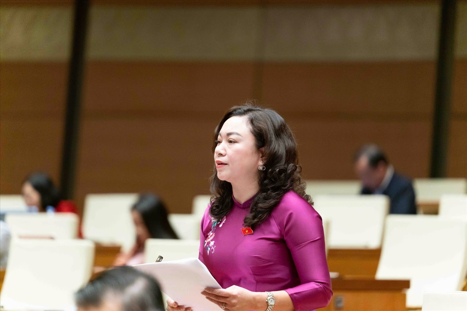 Đại biểu Đặng Bích Ngọc (Đoàn Đại biểu tỉnh Phú Thọ) cho ý kiến đối với Luật Viên chức (sửa đổi)
