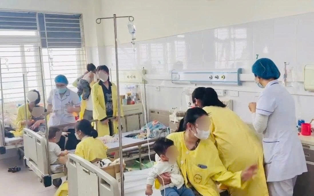 Bệnh viện Bệnh Nhiệt đới Trung ương hiện điều trị cho các ca bệnh cúm A, trong đó đa số là trẻ em
