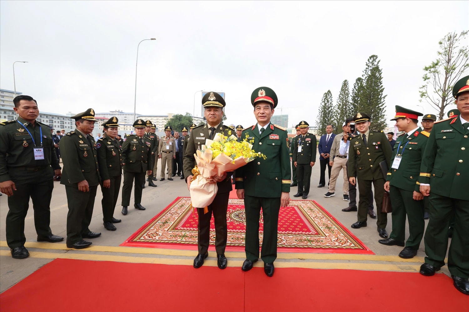 Đại tướng Phan Văn Giang Chính thức đón Bộ trưởng Bộ Quốc phòng Campuchia sang Việt Nam tham gia Giao lưu hữu nghị Quốc phòng biên giới Việt Nam – Campuchia lần thứ 2