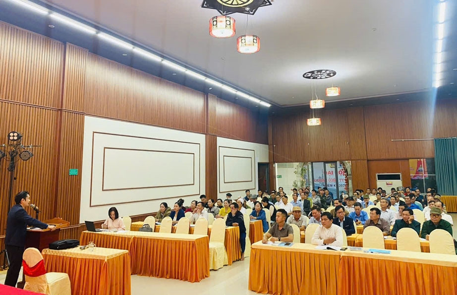 Nghệ An: Bồi dưỡng, cung cấp thông tin cho Trưởng bản, Người có uy tín