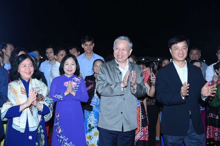 Tổng Bí thư Tô Lâm và các đại biểu dự Ngày hội Đại đoàn kết toàn dân tộc với nhân dân phường Thượng Cát, Thành phố Hà Nội. (Ảnh: ĐĂNG KHOA) 