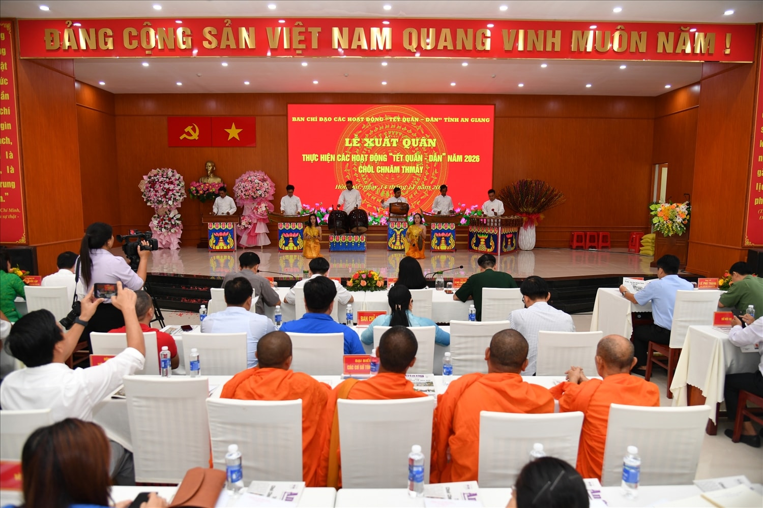 Các đại biểu dự lễ xuất quân Các đại biểu dự lễ xuất quân