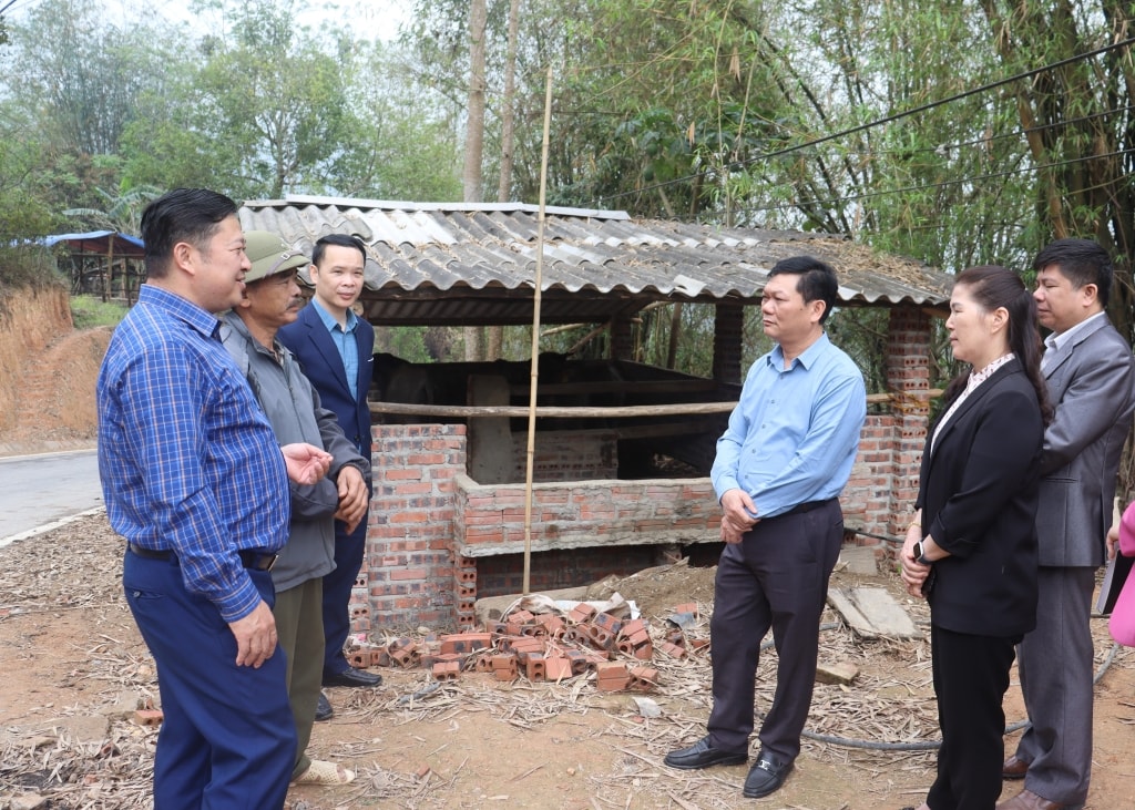 Đoàn giám sát Ban Dân tộc, HĐND tỉnh khảo sát taĐoàn giám sát Ban Dân tộc, HĐND tỉnh khảo sát thực địa các dự án hỗ trợ chăn nuôi tại xóm Nà Chắn, xã Hoa Thám (nay là xã Tam Kim) tháng 4/2025.hực địa các dự án hỗ trợ chăn nuôi tại xóm Nà Chắn, xã Tam Kim tháng 4/2025.