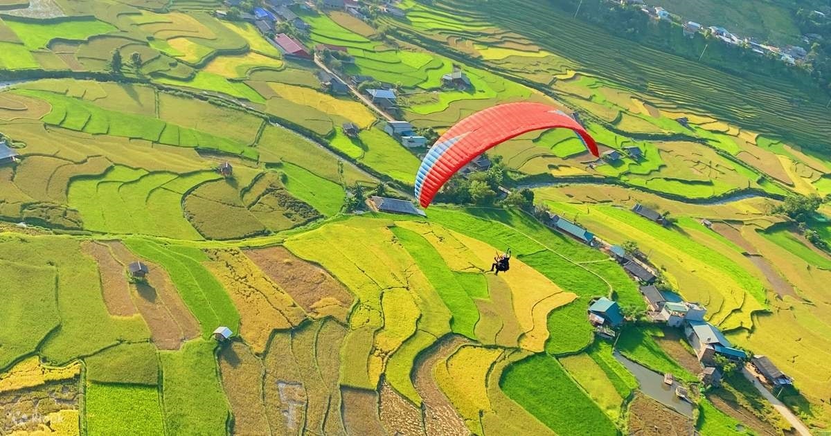 Trải nghiệm bay dù lượn ở Mù Cang Chải - nơi được mệnh danh là danh thắng ruộng bậc thang đẹp nhất Việt Nam.