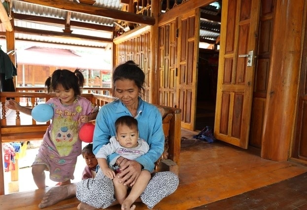 Các hộ gia đình khó khăn an cư trong những căn nhà kiên cố, nhờ chương trình xóa nhà tạm, nhà dột nát. Các hộ gia đình khó khăn an cư trong những căn nhà kiên cố, nhờ chương trình xóa nhà tạm, nhà dột nát.