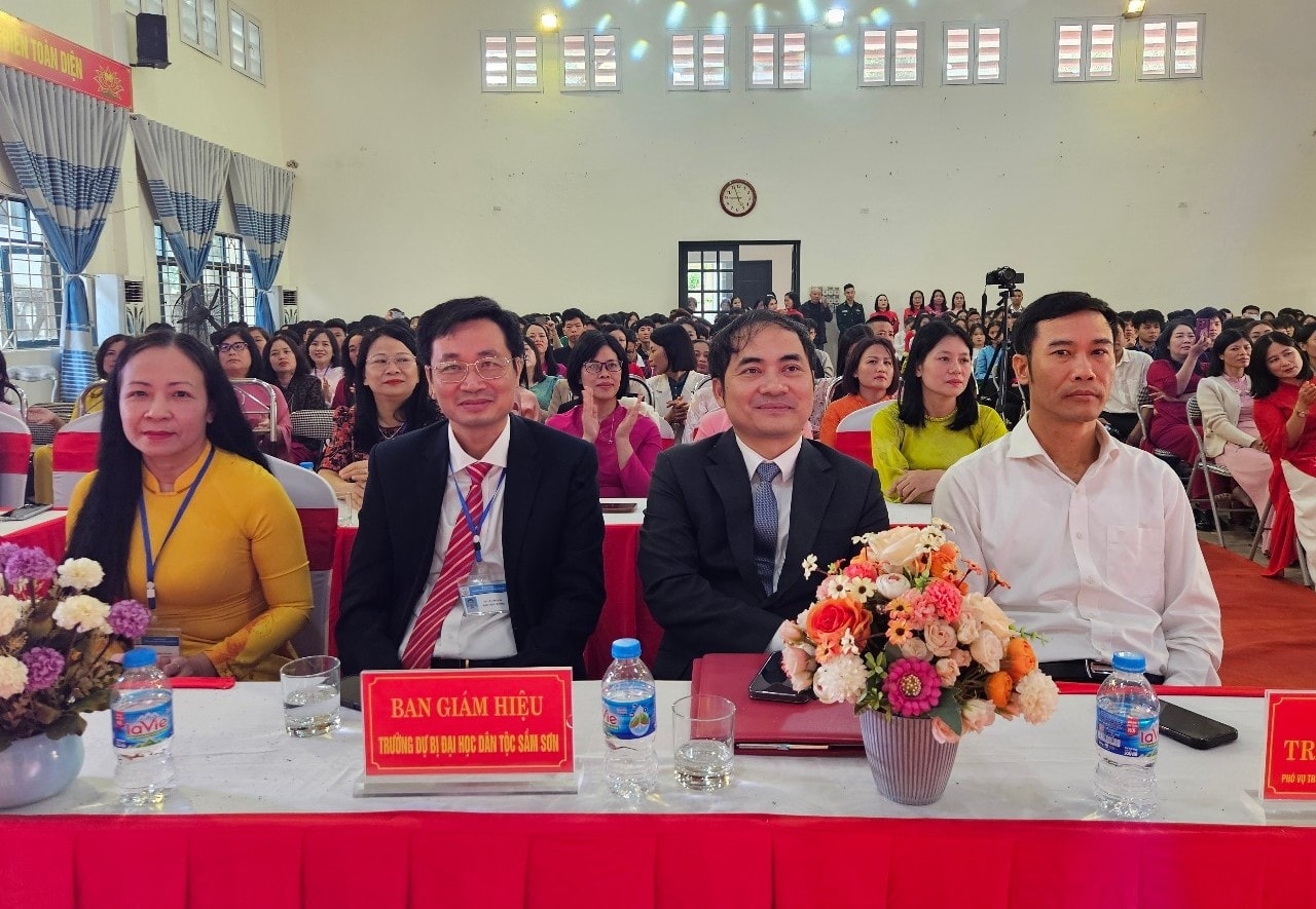 Các đại biểu tham dự Lễ khai giảng Các đại biểu tham dự Lễ khai giảng