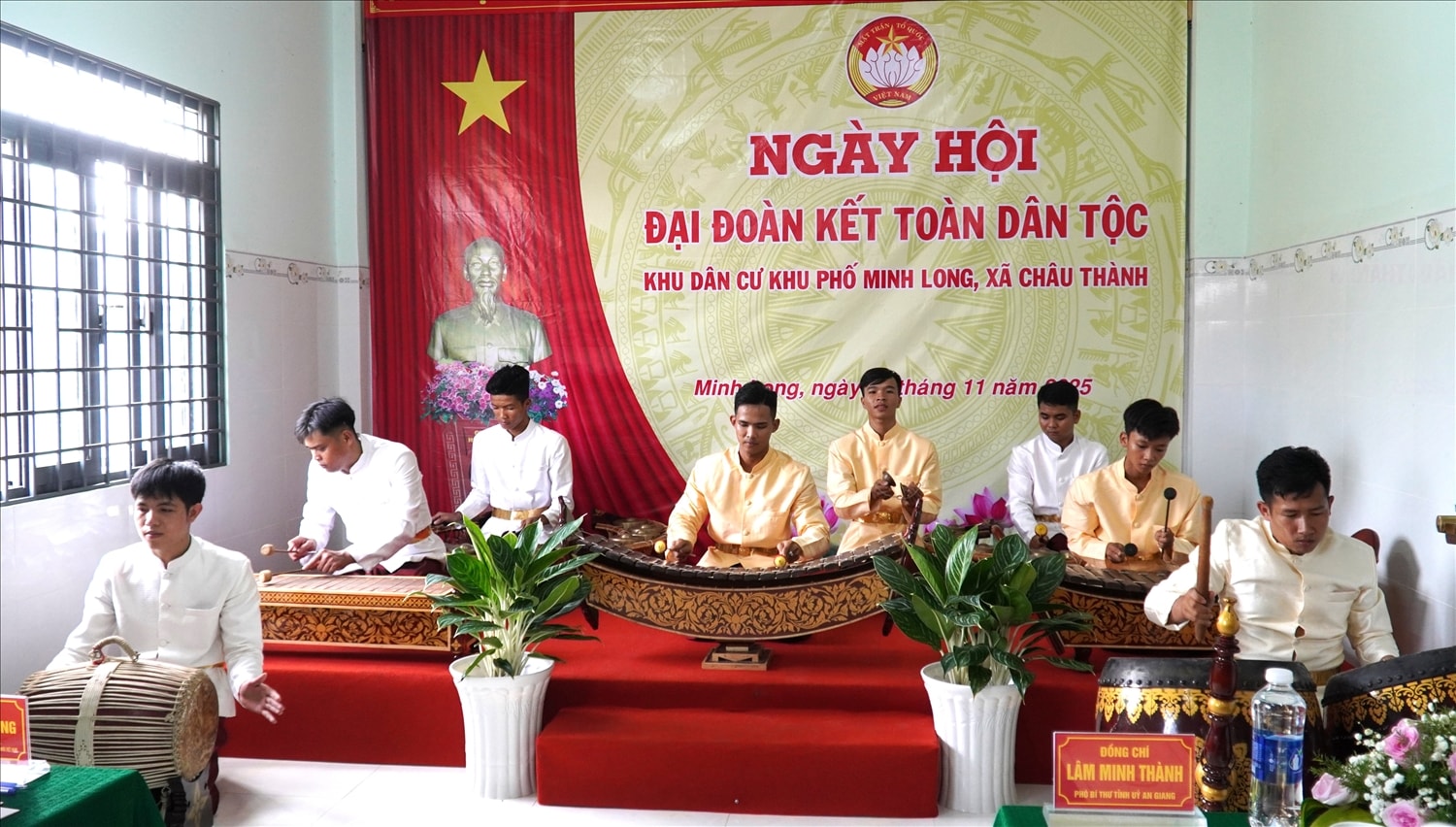 Nhạc cụ truyền thống của đồng bào Khnmer được đưa đến phục vụ Ngày hội 