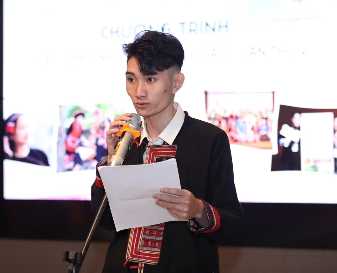 Cựu sinh viên dân tộc Dao Bàn Lục Quân phát biểu tại Chương trình Cựu sinh viên dân tộc Dao Bàn Lục Quân phát biểu tại Chương trình