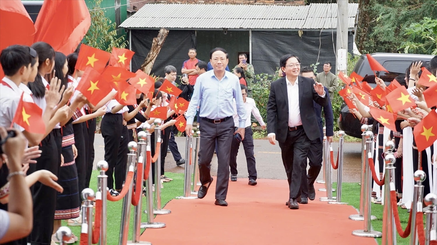 Phó Thủ tướng Hồ Quốc Dũng dự Lễ khởi công dự án Trường phổ thông nội trú liên cấp Tiểu học và Trung học cơ sở tại 7 xã biên giới tỉnh Gia Lai