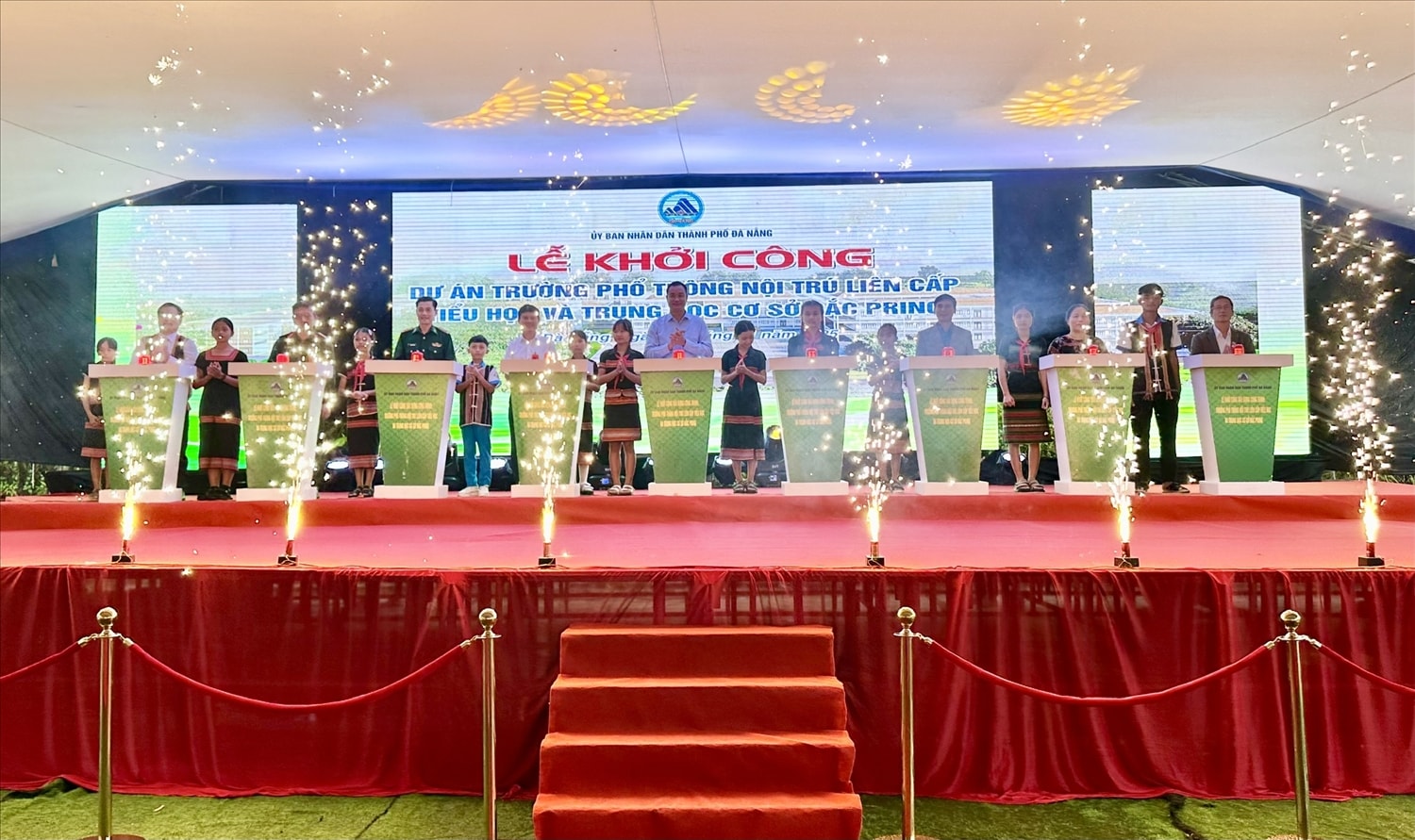 Lễ khởi công Trường phổ thông nội trú liên cấp Tiểu học – THCS xã Đắc Pring. (Ảnh: Cổng TT Đà Nẵng)