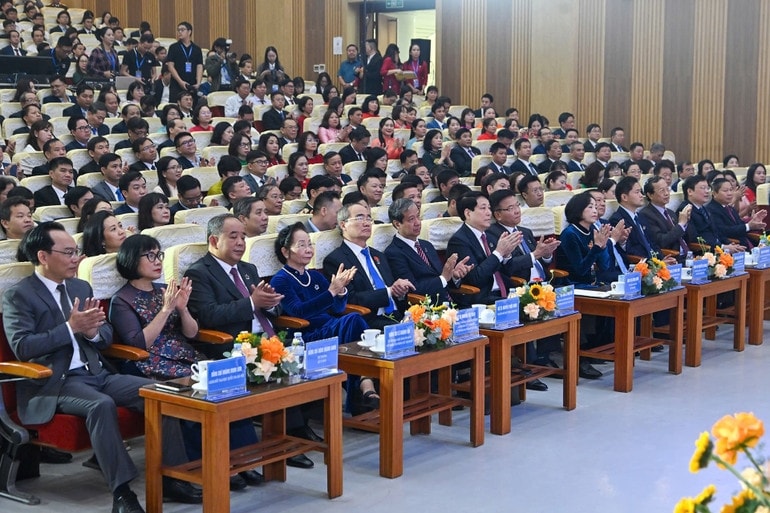 Các đại biểu tham dự buổi lễ. (Ảnh: Thủy Nguyên) 