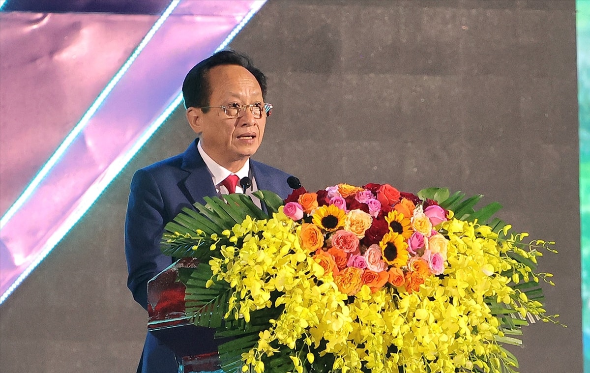Ông Phạm Văn Thiều - Phó Bí thư Tỉnh ủy, Chủ tịch HĐND tỉnh, Trưởng Ban chỉ đạo Ngày hội Cua Cà Mau phát biểu khai mạc. (Ảnh: Phạm Trung)  