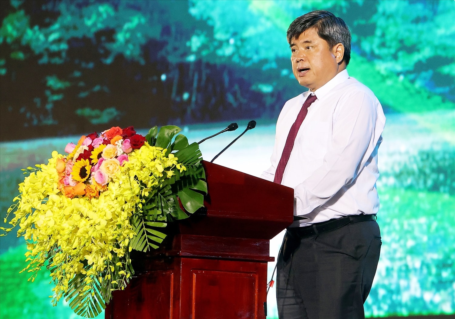 Ông Trần Thanh Nam - Thứ trưởng Bộ Nông nghiệp và Môi trường, phát biểu chúc mừng tại Ngày hội Cua Cà Mau. (Ảnh: Phạm Trung)