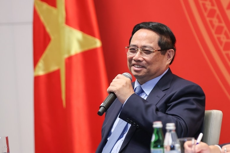 Thủ tướng Phạm Minh Chính thay mặt Tổng Bí thư Tô Lâm và lãnh đạo Đảng, Nhà nước chuyển tới cộng đồng lời chào thân thiết, lời hỏi thăm ân tình và tình cảm chân thành từ quê nhà - Ảnh: VGP/Nhật Bắc