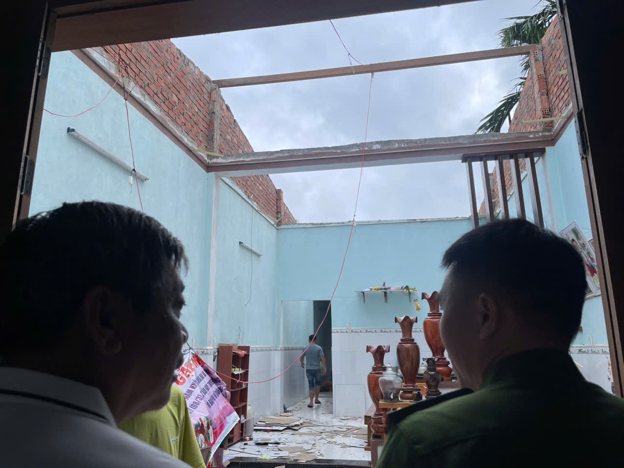 Lốc xoáy trong đêm làm hư hỏng hàng chục căn nhà ở TP. Đà Nẵng 