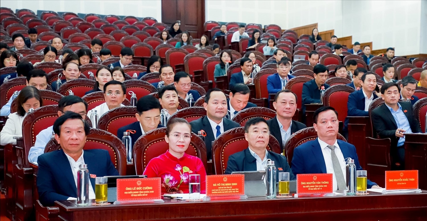 Các đại biểu tham dự kỳ họp Các đại biểu tham dự kỳ họp