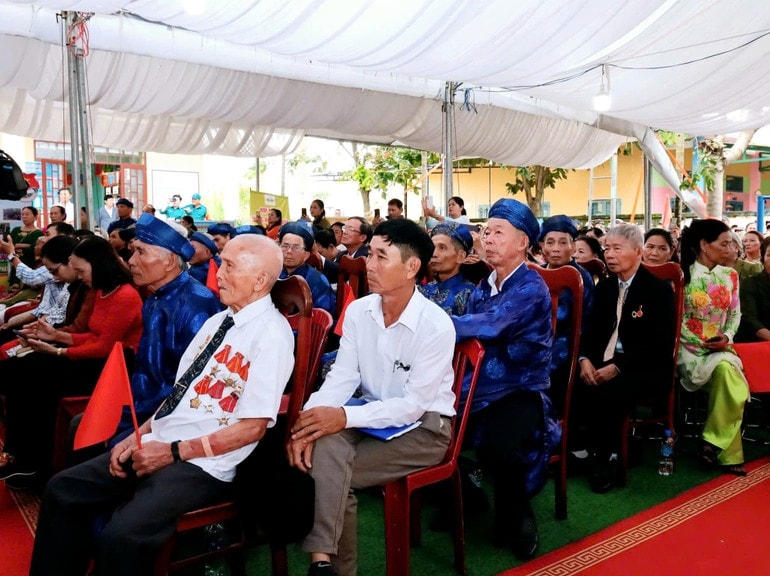 Đông đảo người dân tham dự ngày hội. (Ảnh: Mạnh Xuân)