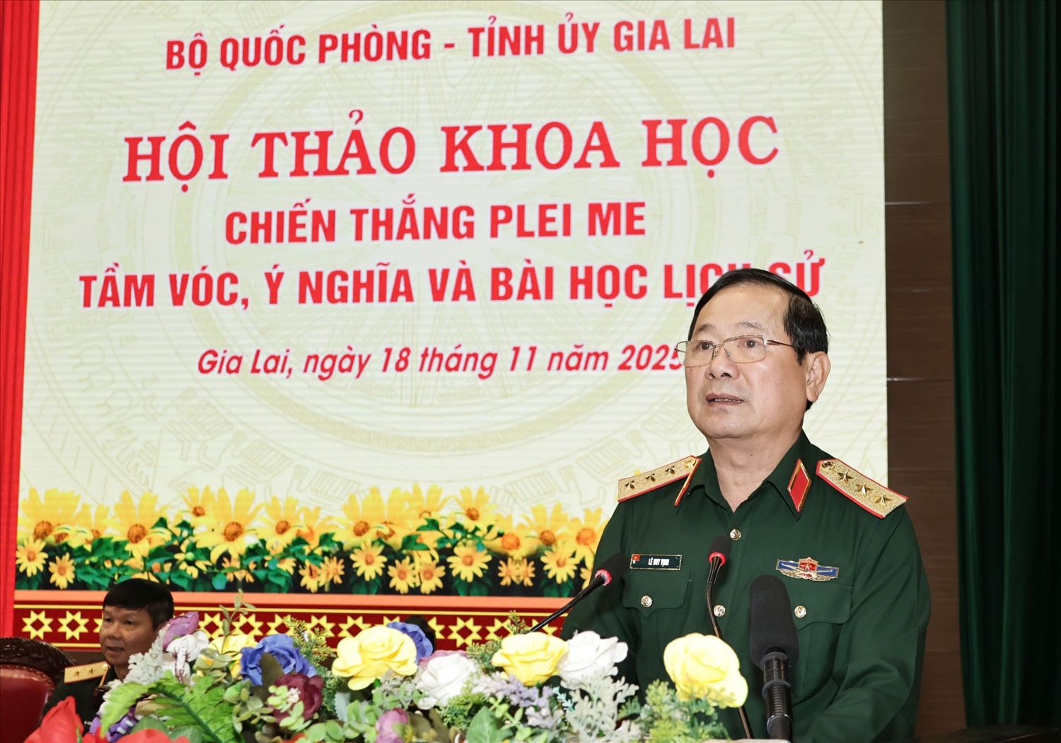 Thượng tướng, TS Lê Huy Vịnh, Ủy viên Trung ương Đảng, Thứ trưởng Bộ Quốc phòng phát biểu khai mạc hội thảo