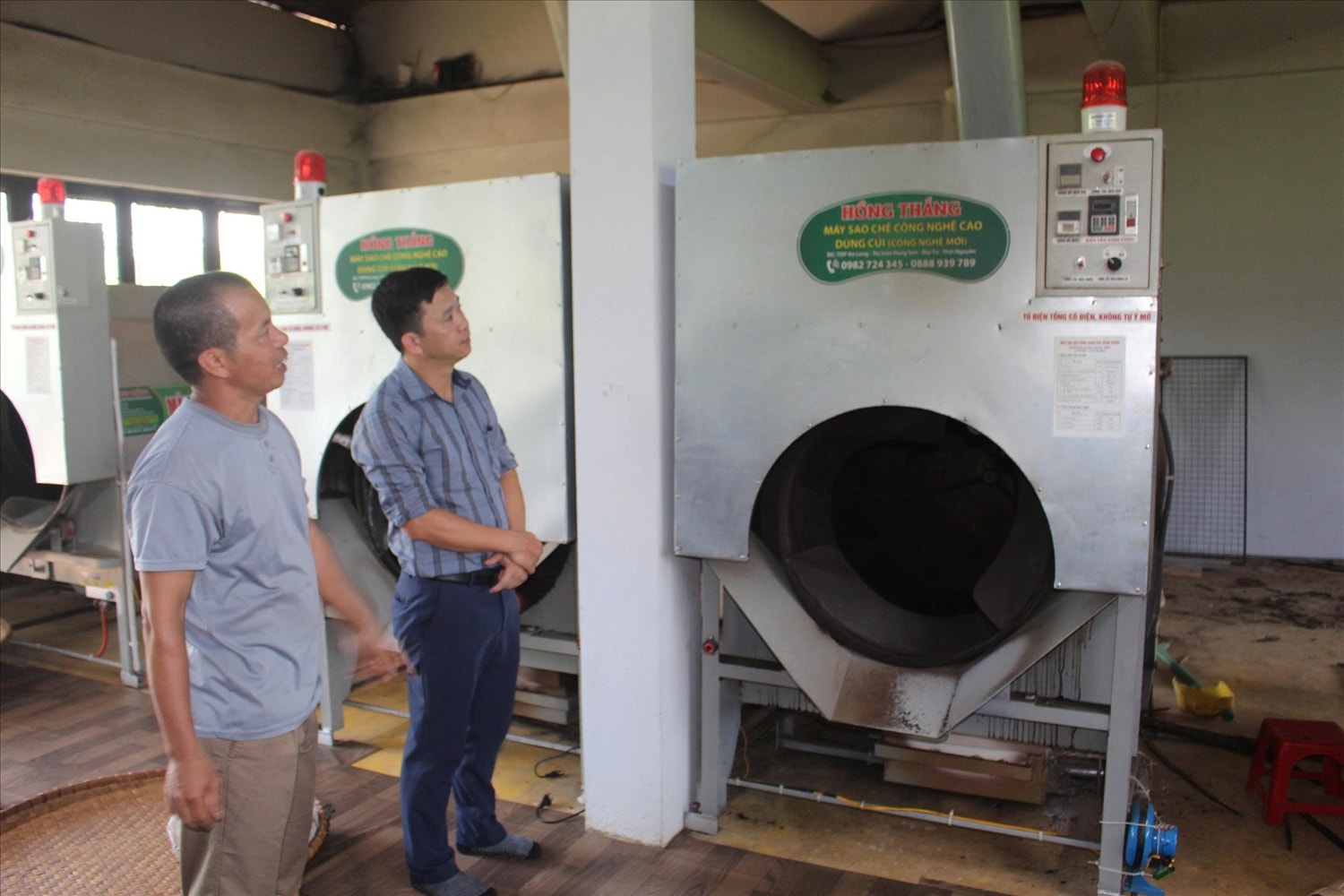 Máy móc sản xuất chè được đầu tư hiện đại, quy trình chế biến được thực hiện khép kín, đảm bảo chất lượng sản phẩm. (Ảnh: Thảo Khánh)
