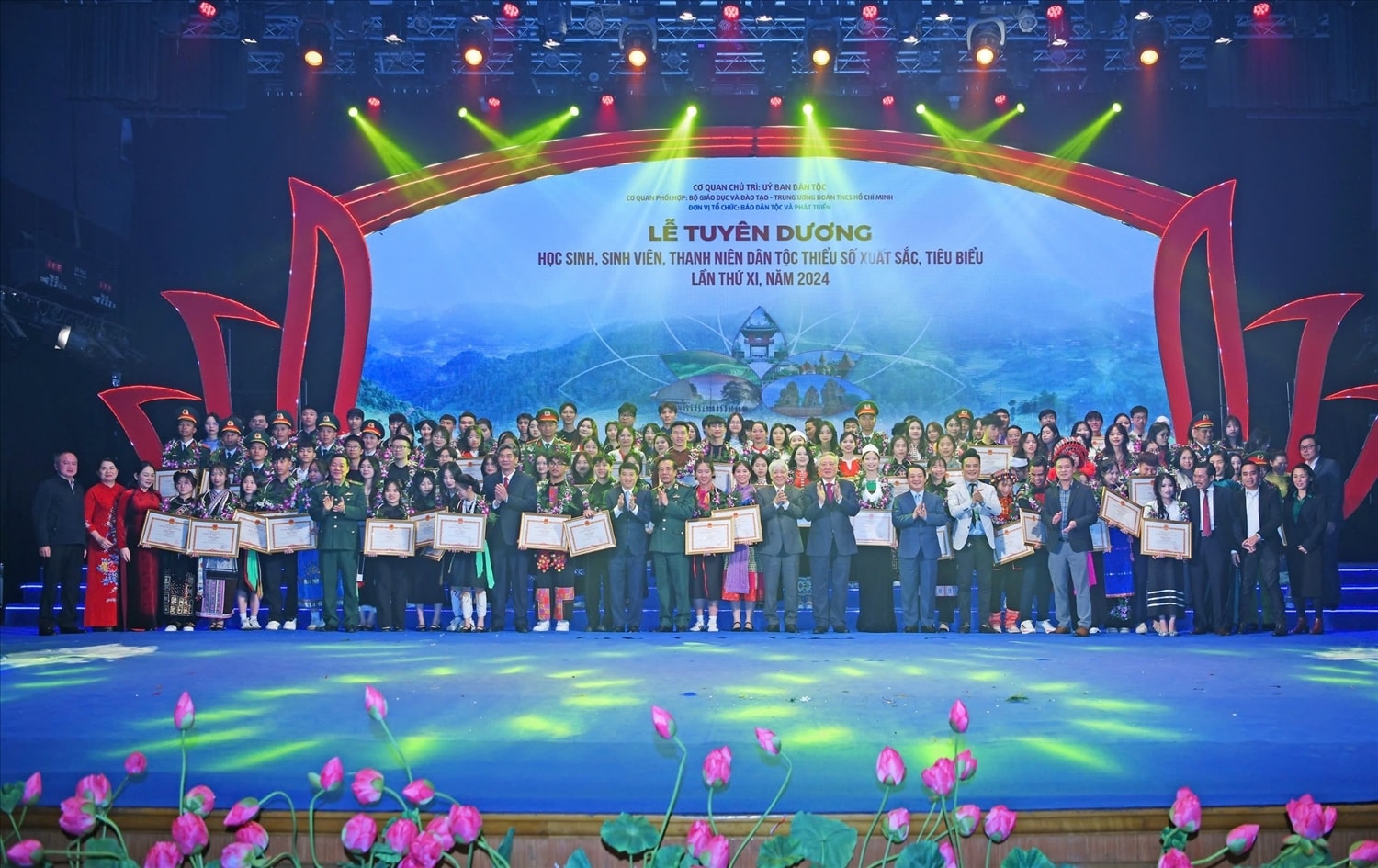 Lễ Tuyên dương học sinh, sinh viên, thanh niên dân tộc thiểu số (DTTS) xuất sắc, tiêu biểu năm 2024 