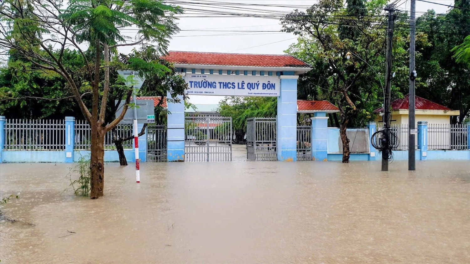 Mưa to, nước dâng nhanh gây ngập úng tại các trường học trên địa bàn tỉnh Gia Lai