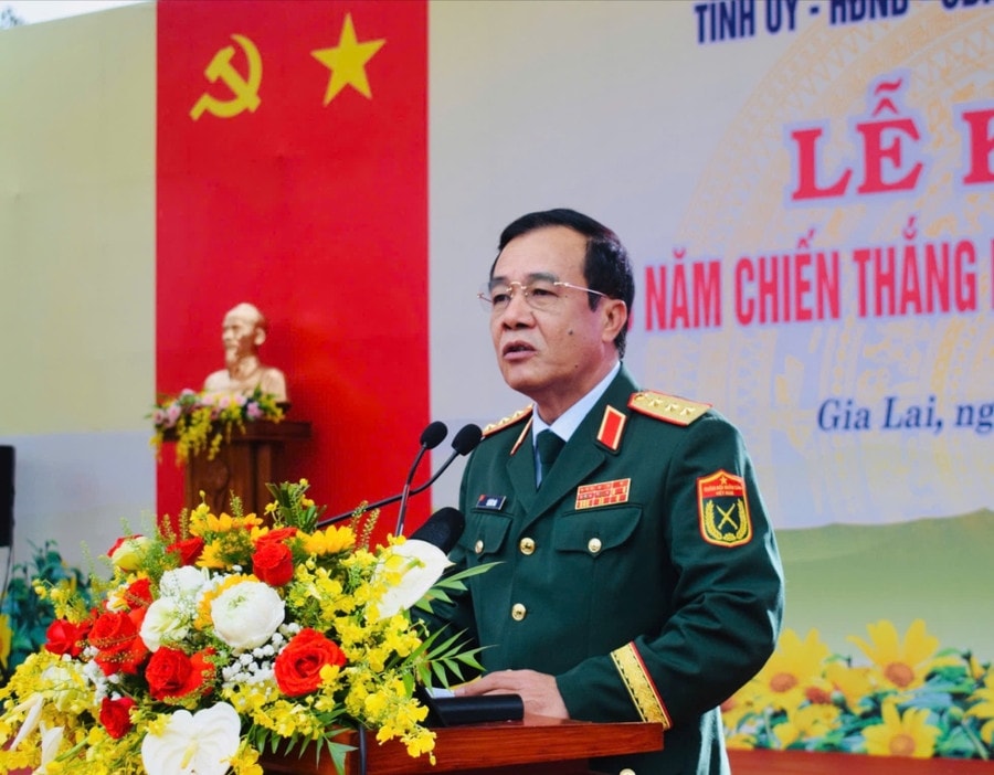 Thượng tướng Lê Đức Thái - Ủy viên Ban Chấp hành Trung ương Đảng, Ủy viên Quân ủy Trung ương, Thứ trưởng Bộ Quốc phòng phát biểu tại lễ kỷ niệm