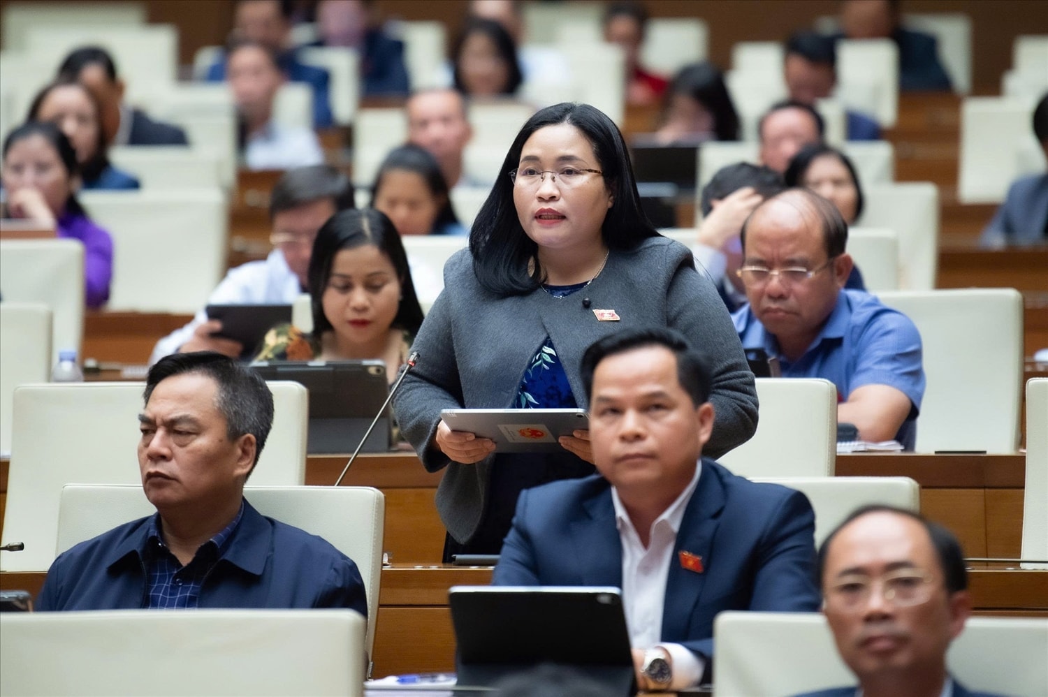 Đại biểu Chamaléa Thị Thủy (Đoàn ĐBQH tỉnh Khánh Hòa) cho ý kiến đối với Luật Giáo dục nghề nghiệp (sửa đổi)