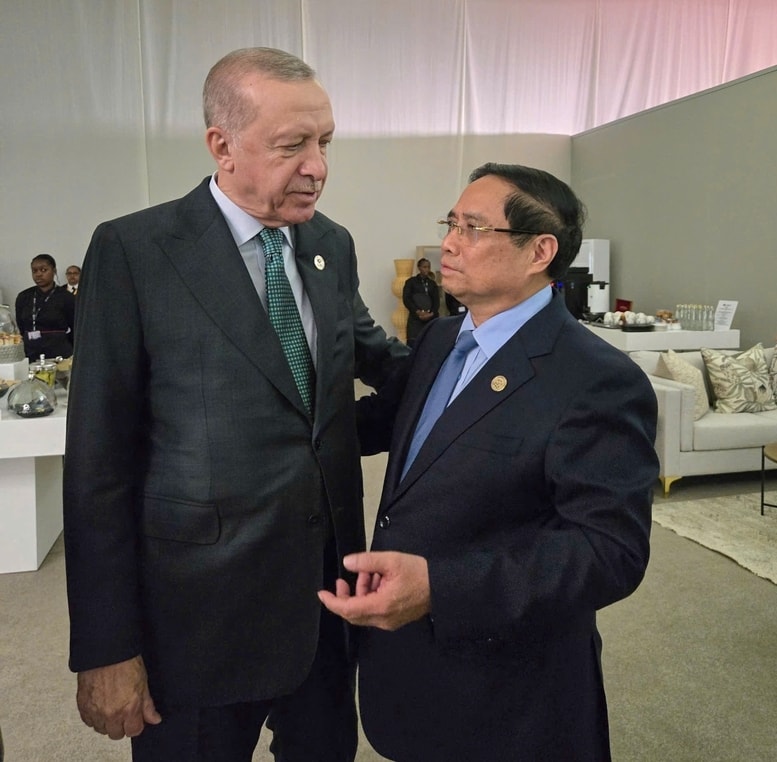 Thủ tướng Phạm Minh Chính và Tổng thống Thổ Nhĩ Kỳ Recep Tayyip Erdoğan - Ảnh: VGP/Nhật Bắc