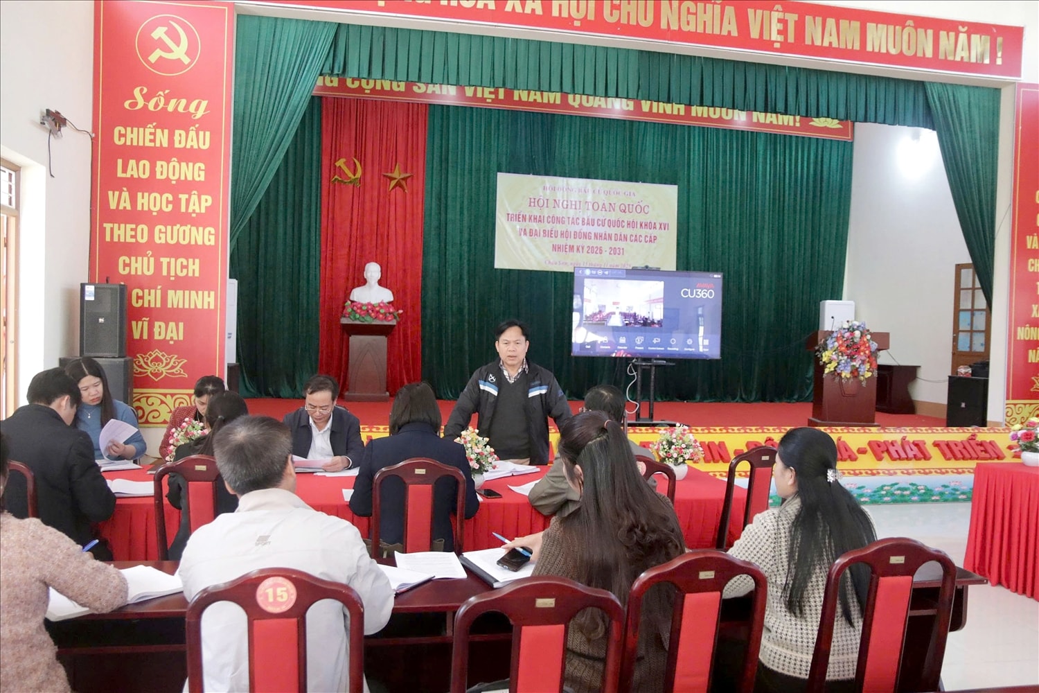 Ông Hoàng Văn Chiều, Phó Giám đốc Sở Nông nghiệp và Môi trường tỉnh Lạng Sơn, phát biểu tại buổi kiểm tra Ông Hoàng Văn Chiều, Phó Giám đốc Sở Nông nghiệp và Môi trường tỉnh Lạng Sơn, phát biểu tại buổi kiểm tra