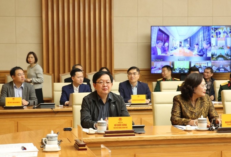 Phó Thủ tướng Hồ Quốc Dũng và các đại biểu tham dự cuộc họp tại điểm cầu trụ sở Chính phủ - Ảnh: VGP/Nguyễn Hoàng
