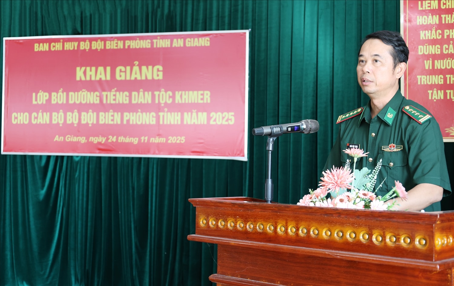 Đại tá Doãn Đình Tránh, Phó Chính uỷ Ban Chỉ huy BĐBP tỉnh An Giang phát biểu chỉ đạo