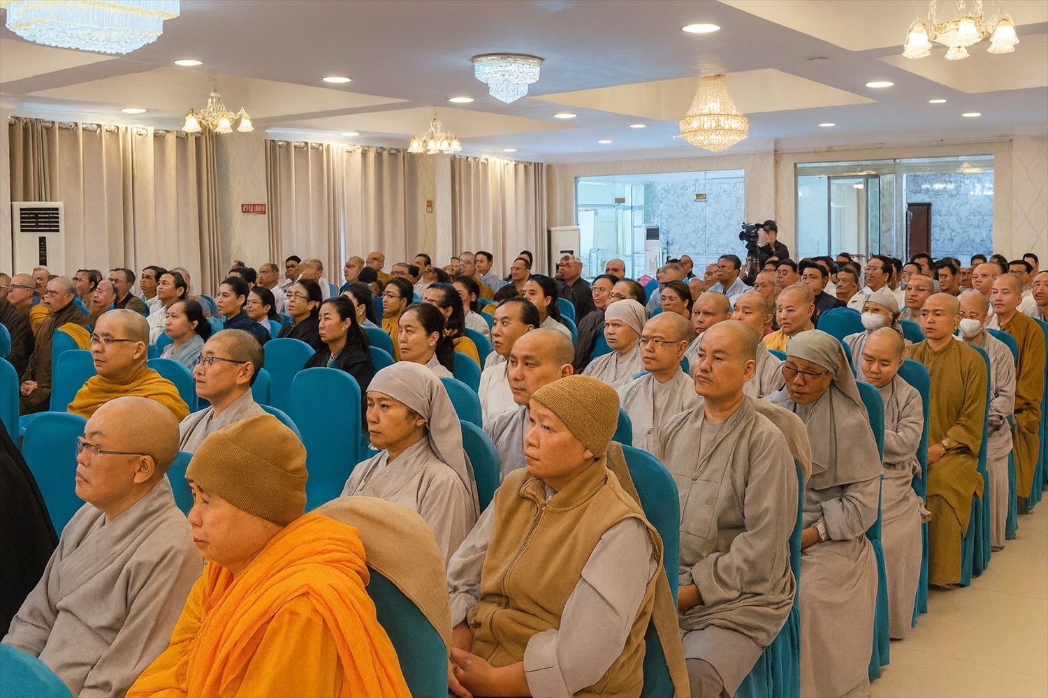 Các đại biểu tham dự hội nghị tuyên truyền nhận diện về lệch chuẩn trong hoạt động tín ngưỡng, tôn giáo ở Việt Nam hiện nay, do Tạp chí Nghiên cứu Dân tộc và Tôn giáo phối hợp với Sở Dân tộc và Tôn giáo tỉnh Lâm Đồng tổ chức ngày 20/11/2025. Các đại biểu tham dự hội nghị tuyên truyền nhận diện về lệch chuẩn trong hoạt động tín ngưỡng, tôn giáo ở Việt Nam hiện nay, do Tạp chí Nghiên cứu Dân tộc và Tôn giáo phối hợp với Sở Dân tộc và Tôn giáo tỉnh Lâm Đồng tổ chức ngày 20/11/2025.