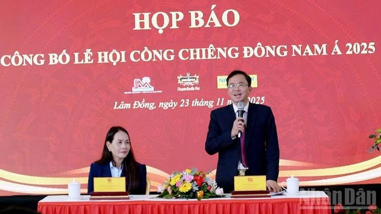 Giám đốc Sở Văn hóa, Thể thao và Du lịch tỉnh Lâm Đồng Nguyễn Văn Lộc phát biểu tại buổi họp báo. Ảnh: Báo Nhân Dân