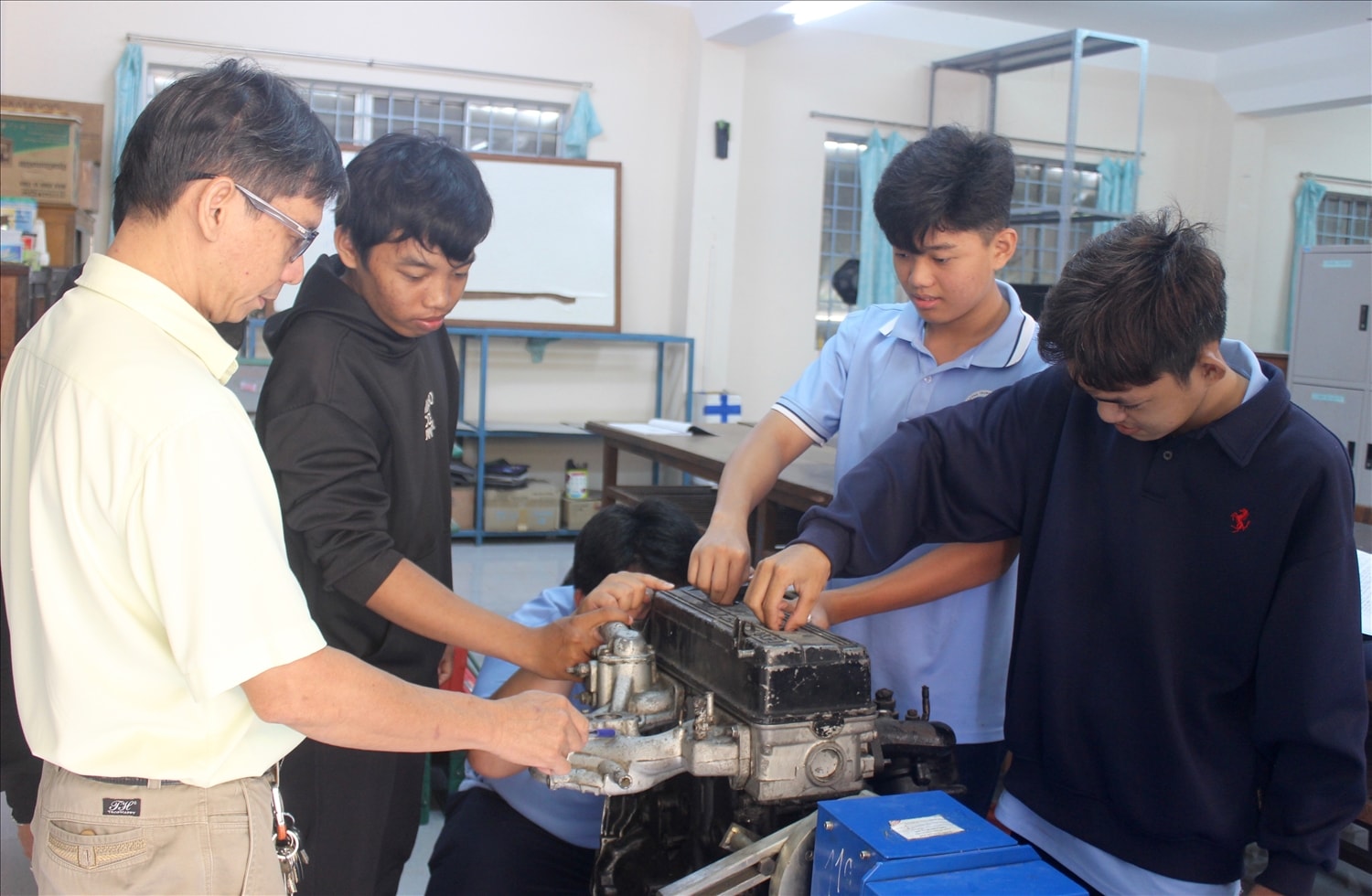 Một buổi thực hành của các em học sinh Trường Trung cấp An Giang 1