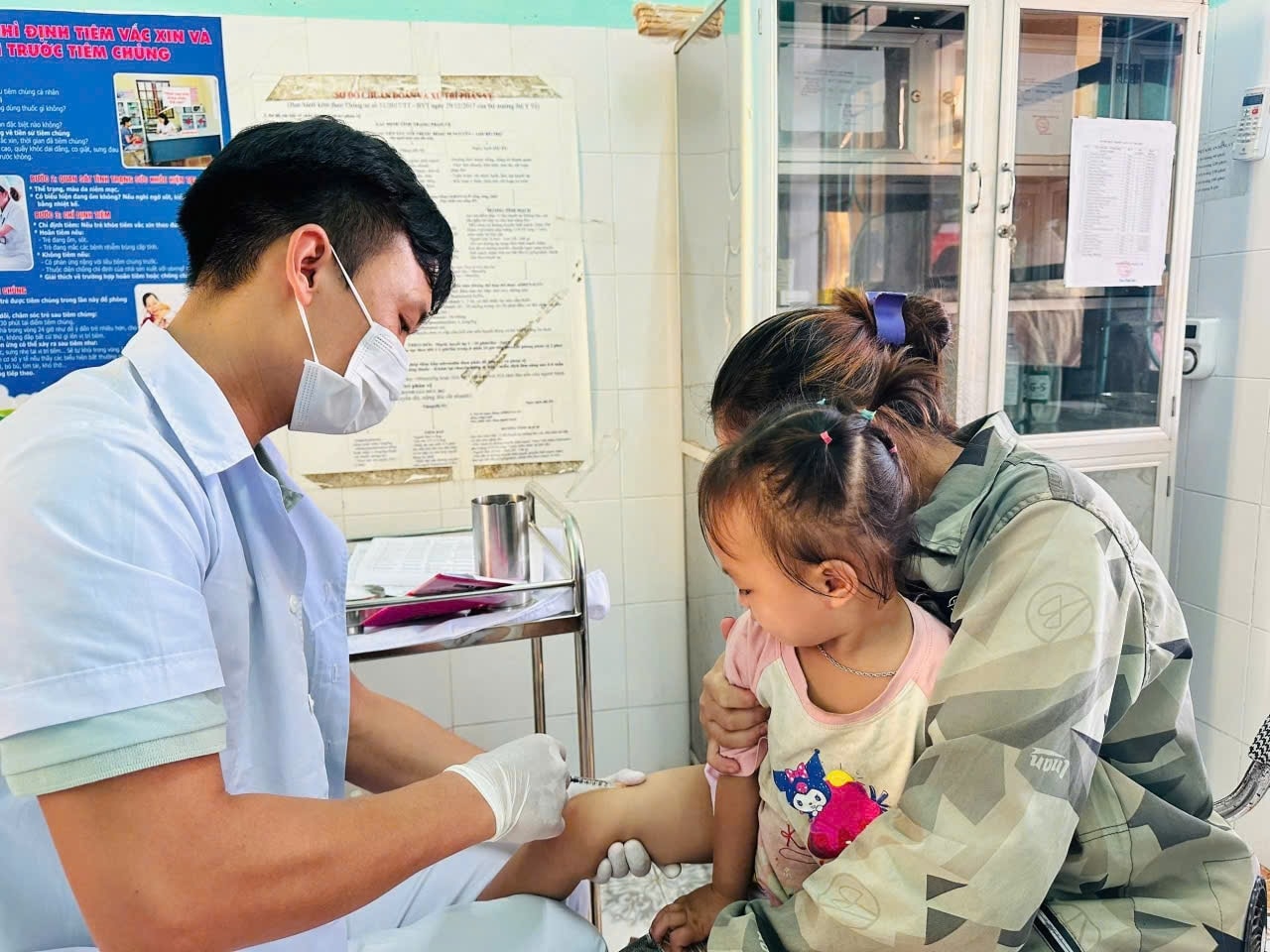 Ngành y tế tỉnh Quảng Ninh đặt mục tiêu mỗi trạm y tế xã có từ 4 đến 5 bác sỹ. Ảnh: Mỹ Dung