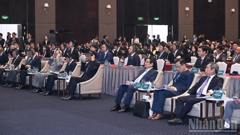 Thủ tướng Phạm Minh Chính và các đồng chí lãnh đạo, đại biểu tham dự Diễn đàn Hợp tác địa phương Việt-Nhật. (Ảnh: TRẦN HẢI) Thủ tướng Phạm Minh Chính và các đồng chí lãnh đạo, đại biểu tham dự Diễn đàn Hợp tác địa phương Việt-Nhật. (Ảnh: TRẦN HẢI)