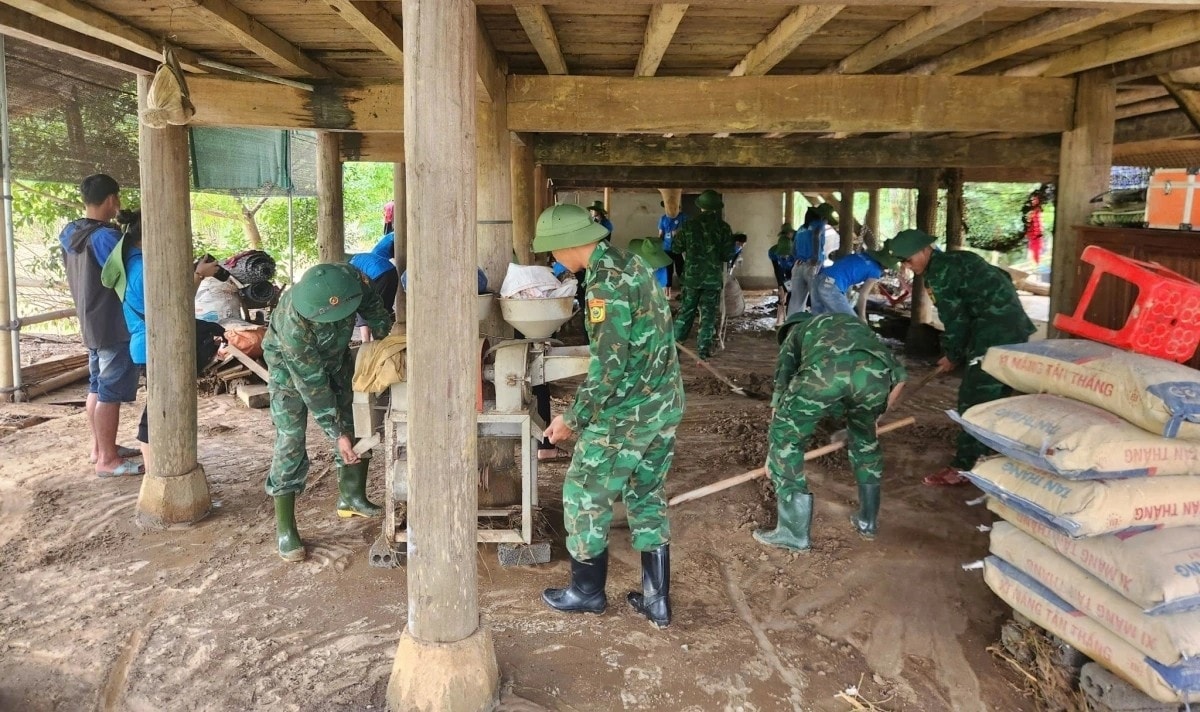 Đồn Biên phòng Tri Lễ giúp dân khắc phục hậu quả mưa lũ Đồn Biên phòng Tri Lễ giúp dân khắc phục hậu quả mưa lũ