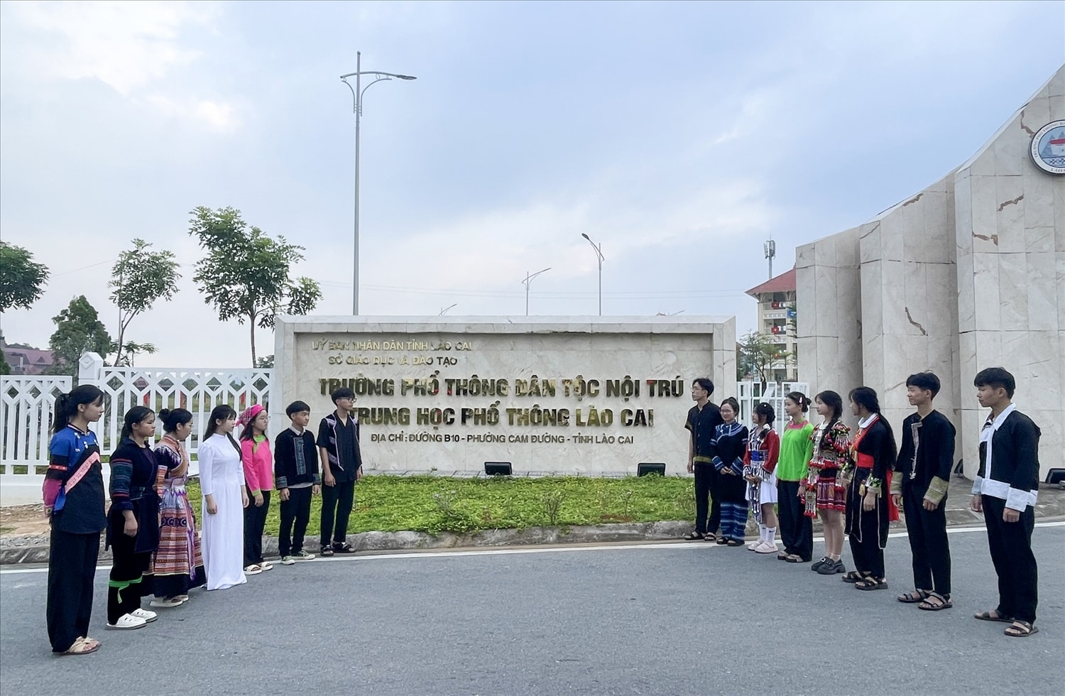 Con em đồng bào DTTS đã và đang được học tập trong môi trường khang trang, hiện đại