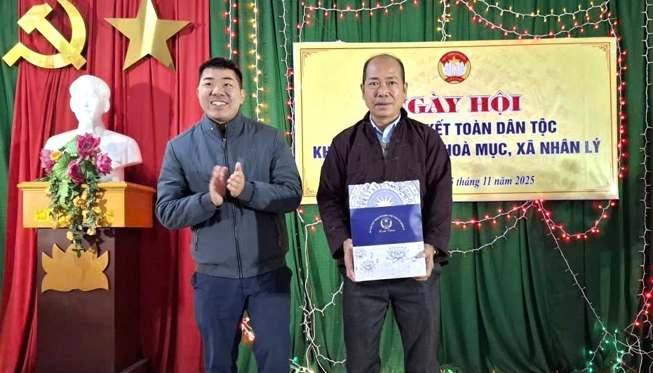 Hằng năm chính quyền xã Nhân Lý thường xuyên thăm hỏi, tặng quà động viên cho Người có uy tín 