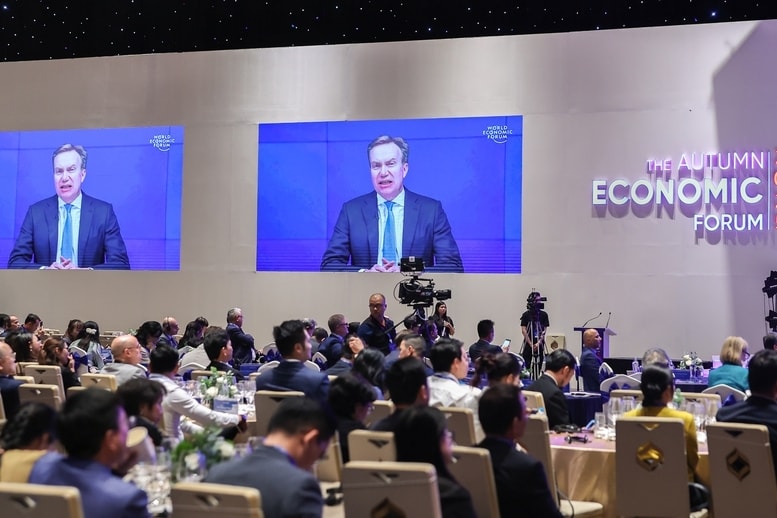 Ông Borge Brende, Chủ tịch điều hành WEF phát biểu ghi hình về định hướng chiến lược của WEF trong thúc đẩy chuyển đổi kép toàn cầu và tăng cường hợp tác với các quốc gia, trong đó có những hợp tác chiến lược với Việt Nam - Ảnh: VGP/Nhật Bắc
