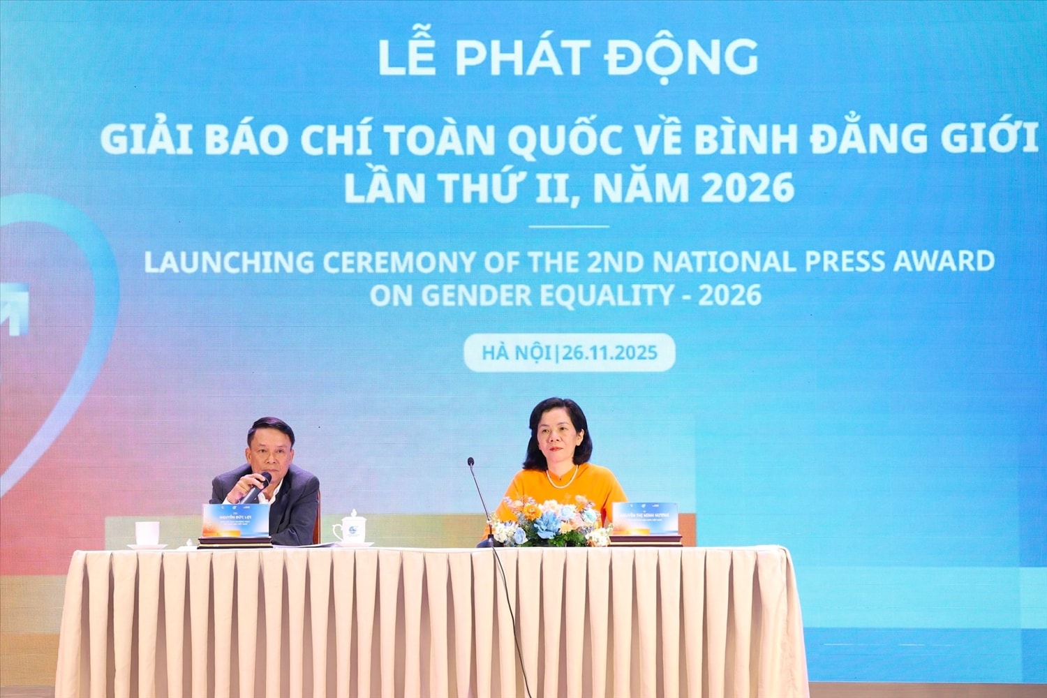 Phó Chủ tịch Thường trực Hội Nhà báo Việt Nam Nguyễn Đức Lợi và Phó Chủ tịch Trung ương Hội Liên hiệp phụ nữ Việt Nam Nguyễn Thị Minh Hương chủ trì trả lời báo chí. Ảnh: Thu Hà