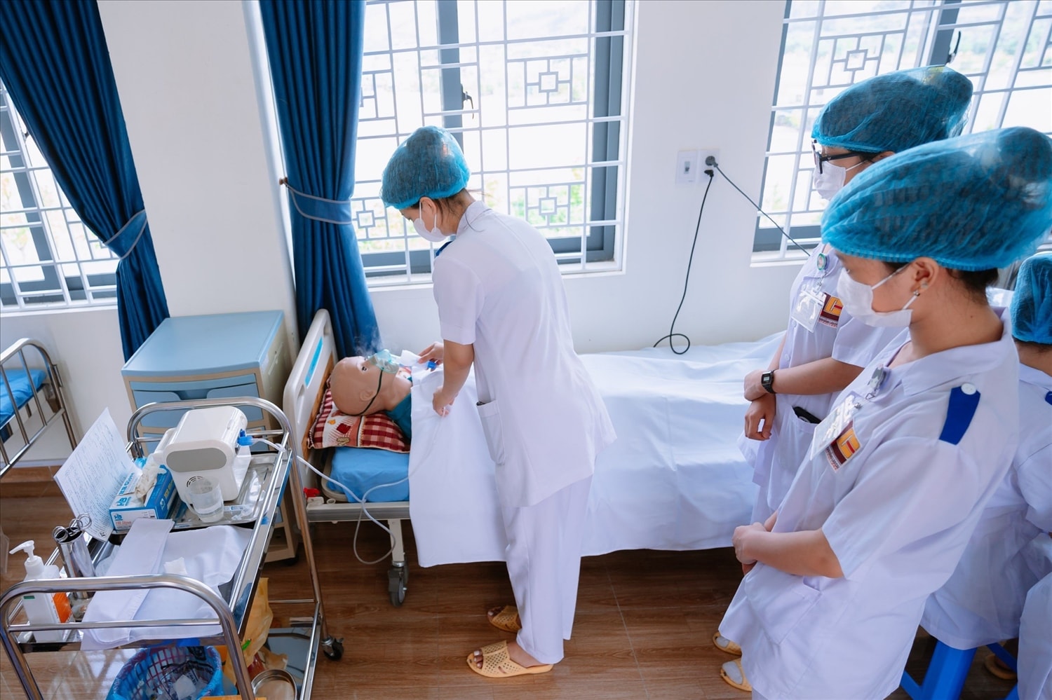 Xây dựng trường Cao đẳng thông minh đáp ứng nguồn nhân lực chất lượng cao trong giai đoạn phát triển mới (ảnh Trọng Bảo) Xây dựng trường Cao đẳng thông minh đáp ứng nguồn nhân lực chất lượng cao trong giai đoạn phát triển mới (ảnh Trọng Bảo)