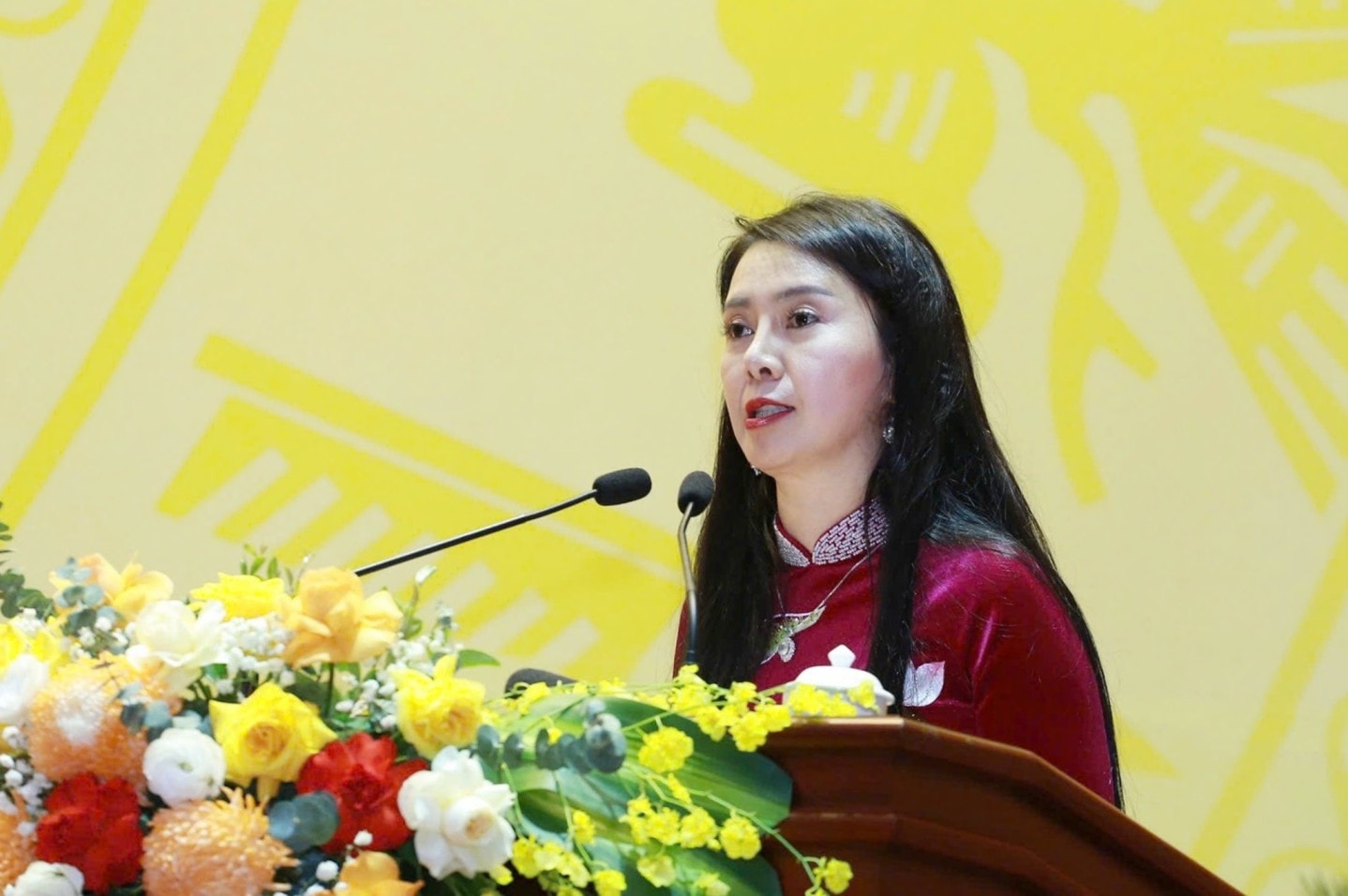 Bà Đoàn Thu Hà, Phó Bí thư Tỉnh ủy, Chủ tịch Ủy ban MTTQ Việt Nam tỉnh phát biểu nhận nhiệm vụ