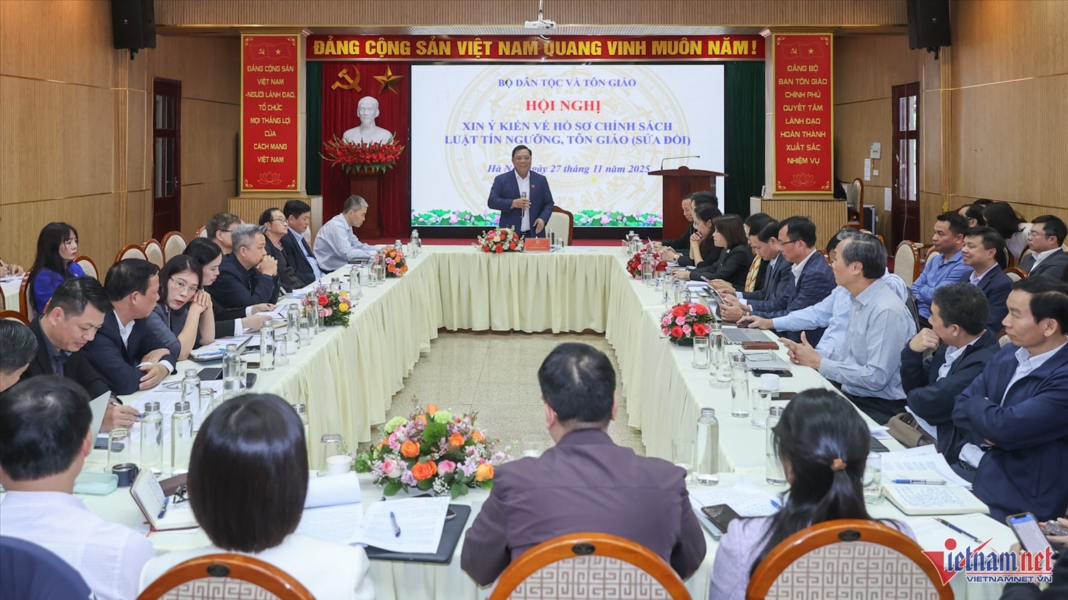 Thứ trưởng Nguyễn Hải Trung chủ trì hội nghị lấy ý kiến vào hồ sơ dự thảo Luật Tín ngưỡng, tôn giáo (sửa đổi) sáng 27/11