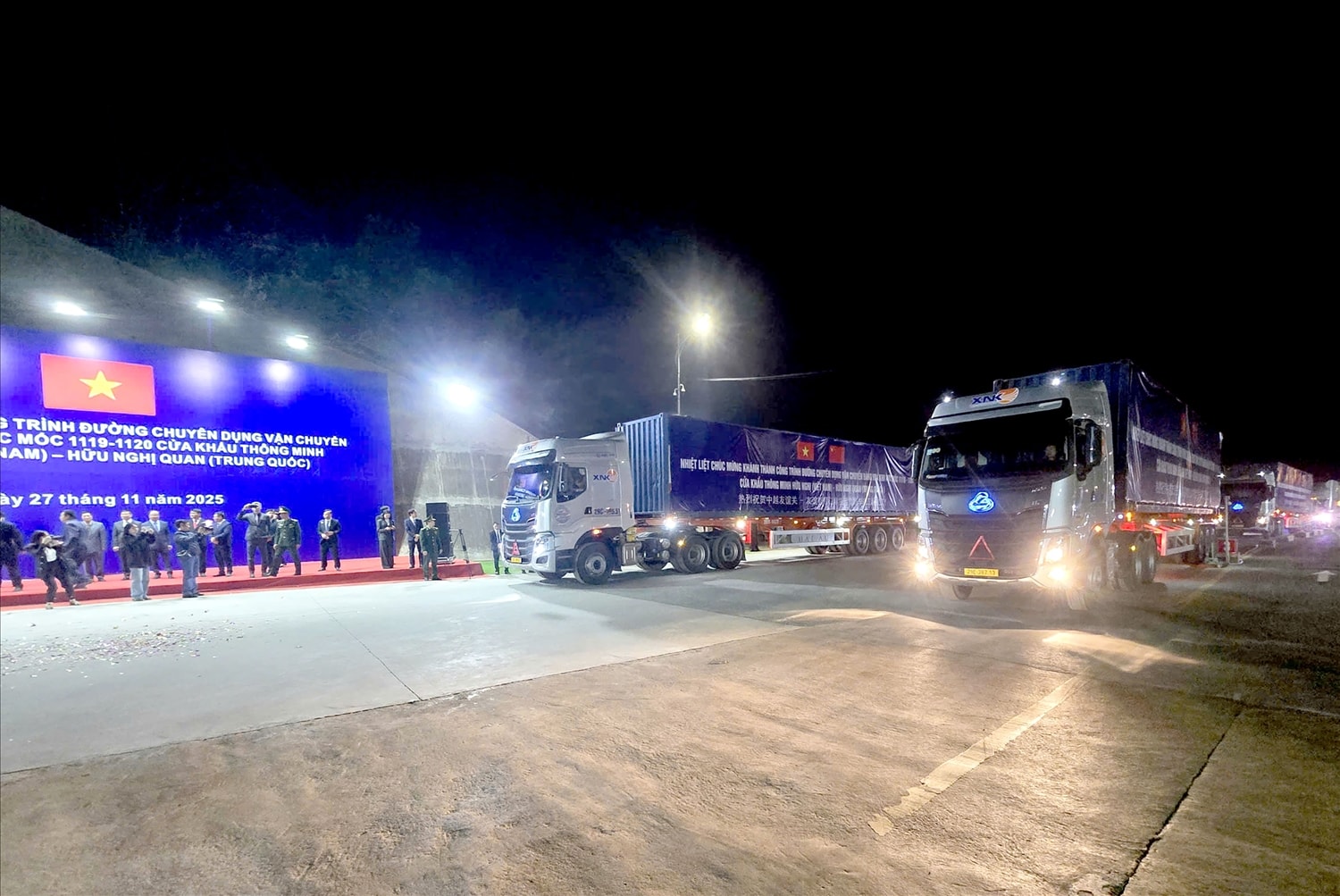 Các phương tiện khai thông tuyến đường chuyên dụng vận chuyển hàng hóa khu vực mốc 1119-1120 - Cửa khẩu quốc tế Hữu Nghị Các phương tiện khai thông tuyến đường chuyên dụng vận chuyển hàng hóa khu vực mốc 1119-1120 - Cửa khẩu quốc tế Hữu Nghị