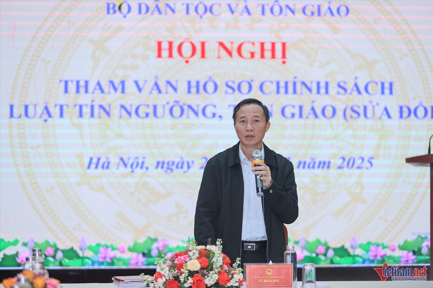 Trưởng ban Tôn giáo Chính phủ Vũ Hoài Bắc phát biểu tại hội nghị